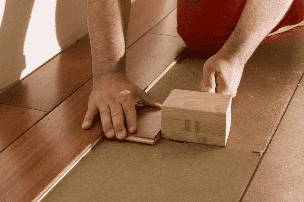 installing hardwood floor